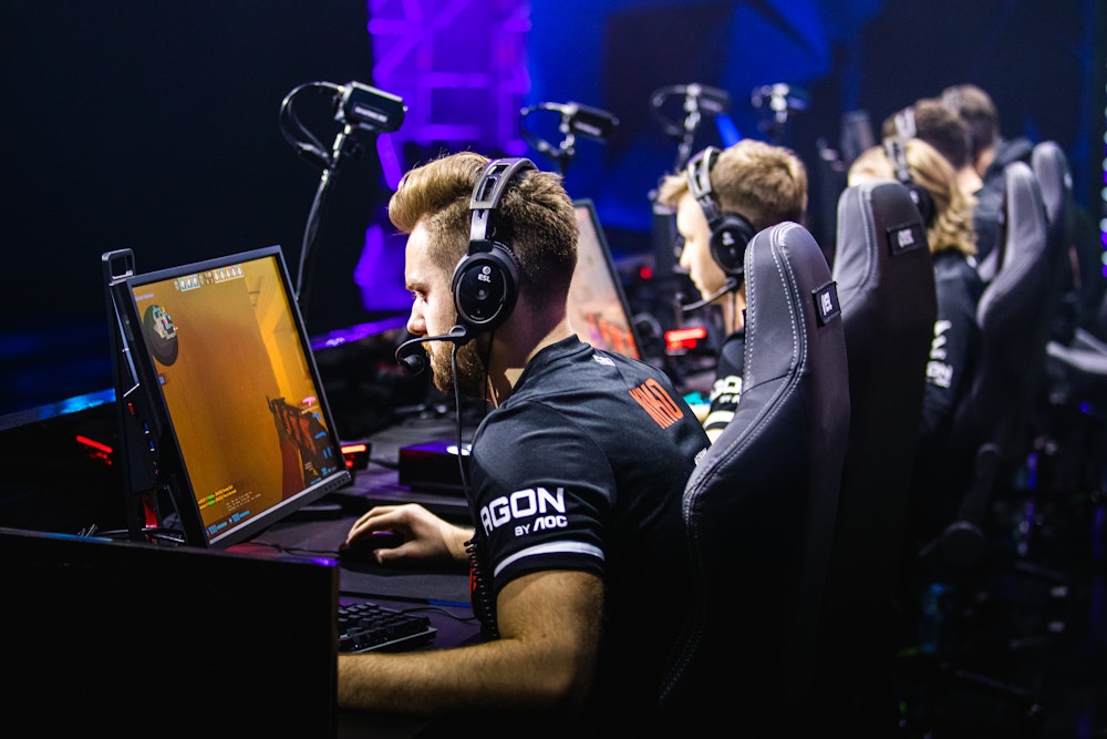 Comparison of Physical and Digital Team Games: Same Spirit, Different Worlds